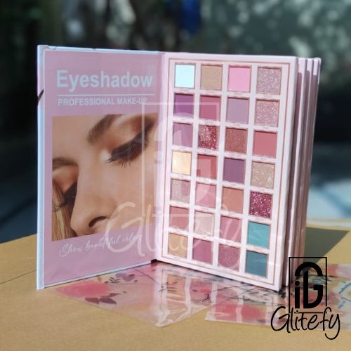 Mocallure 4 Step Open eyeshadow palette with Glitefy branding on a reflective surface.